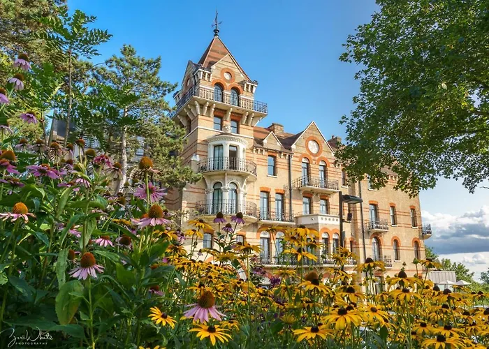 Best Hotels Near Richmond Theatre